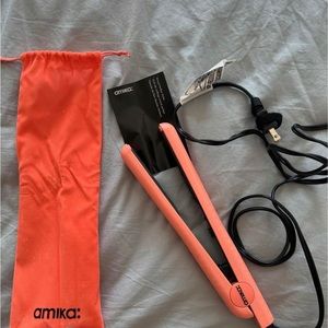 Amika hair straightener